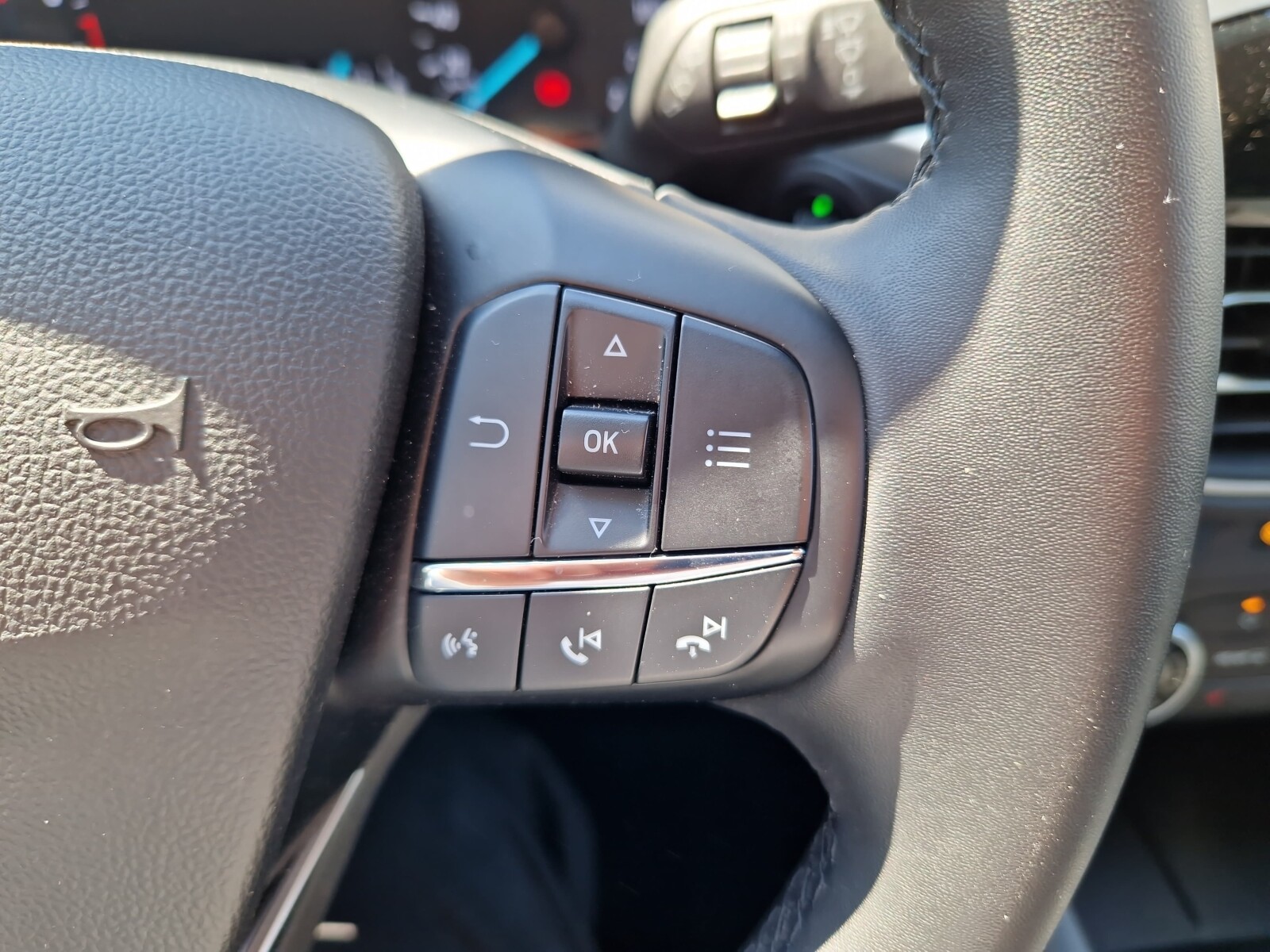 Ford Kuga - zdjęcie 13