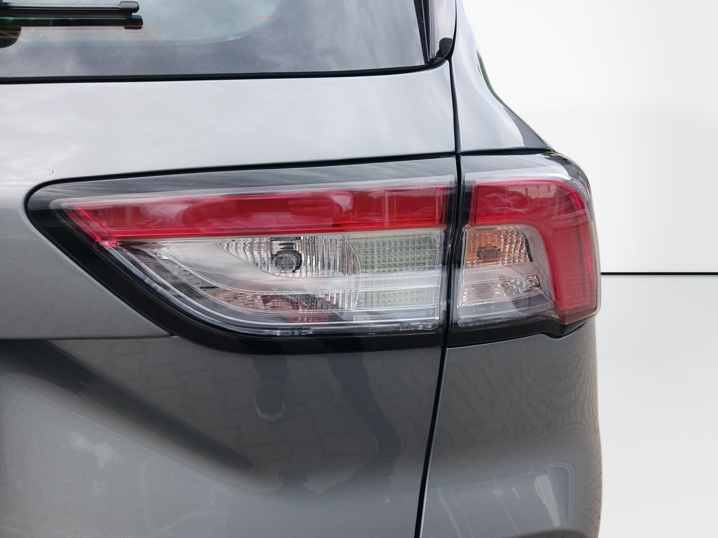 Ford Kuga - zdjęcie 25