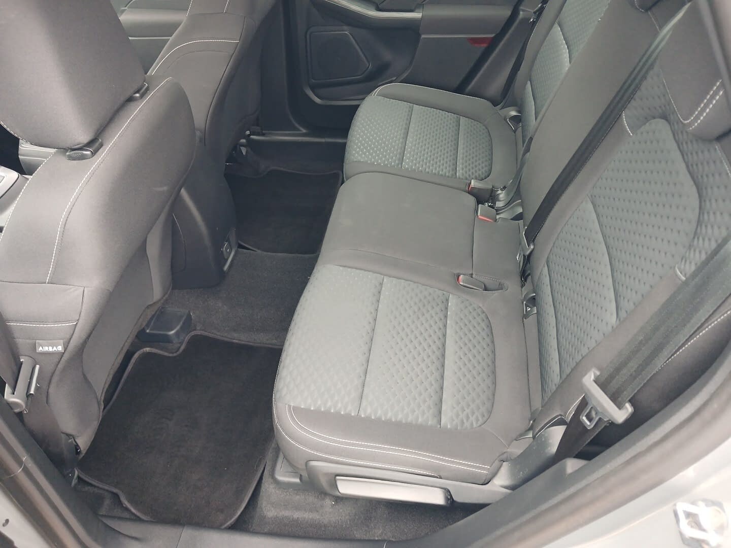 Ford Kuga - zdjęcie 20