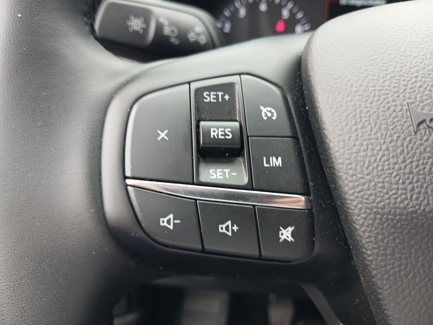 Ford Kuga - zdjęcie 38