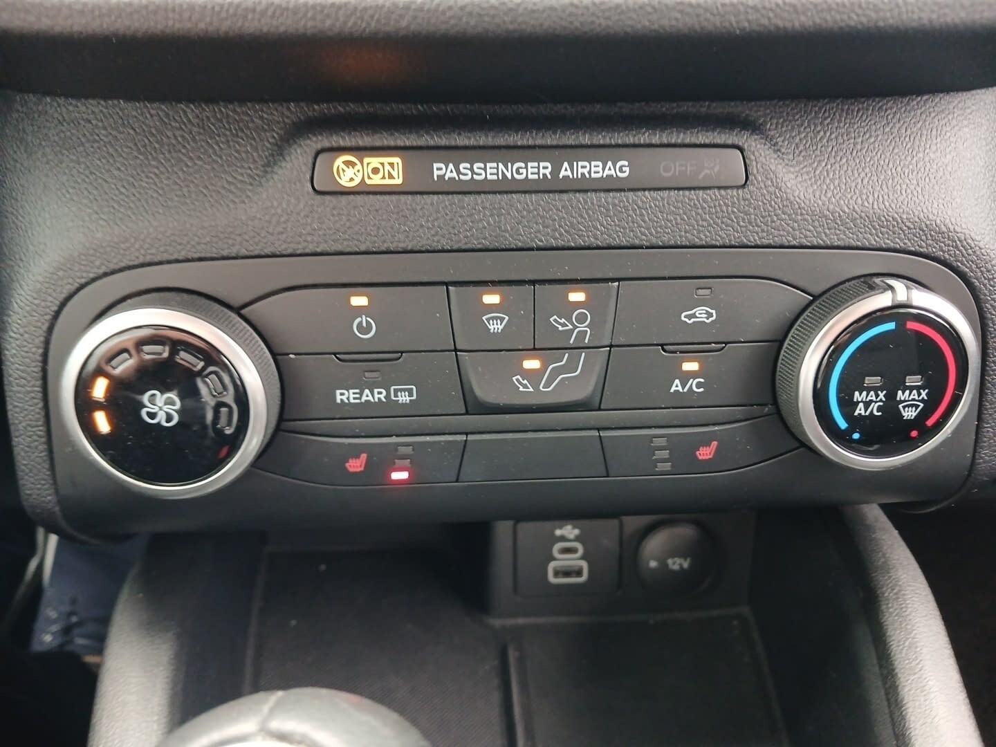 Ford Kuga - zdjęcie 16