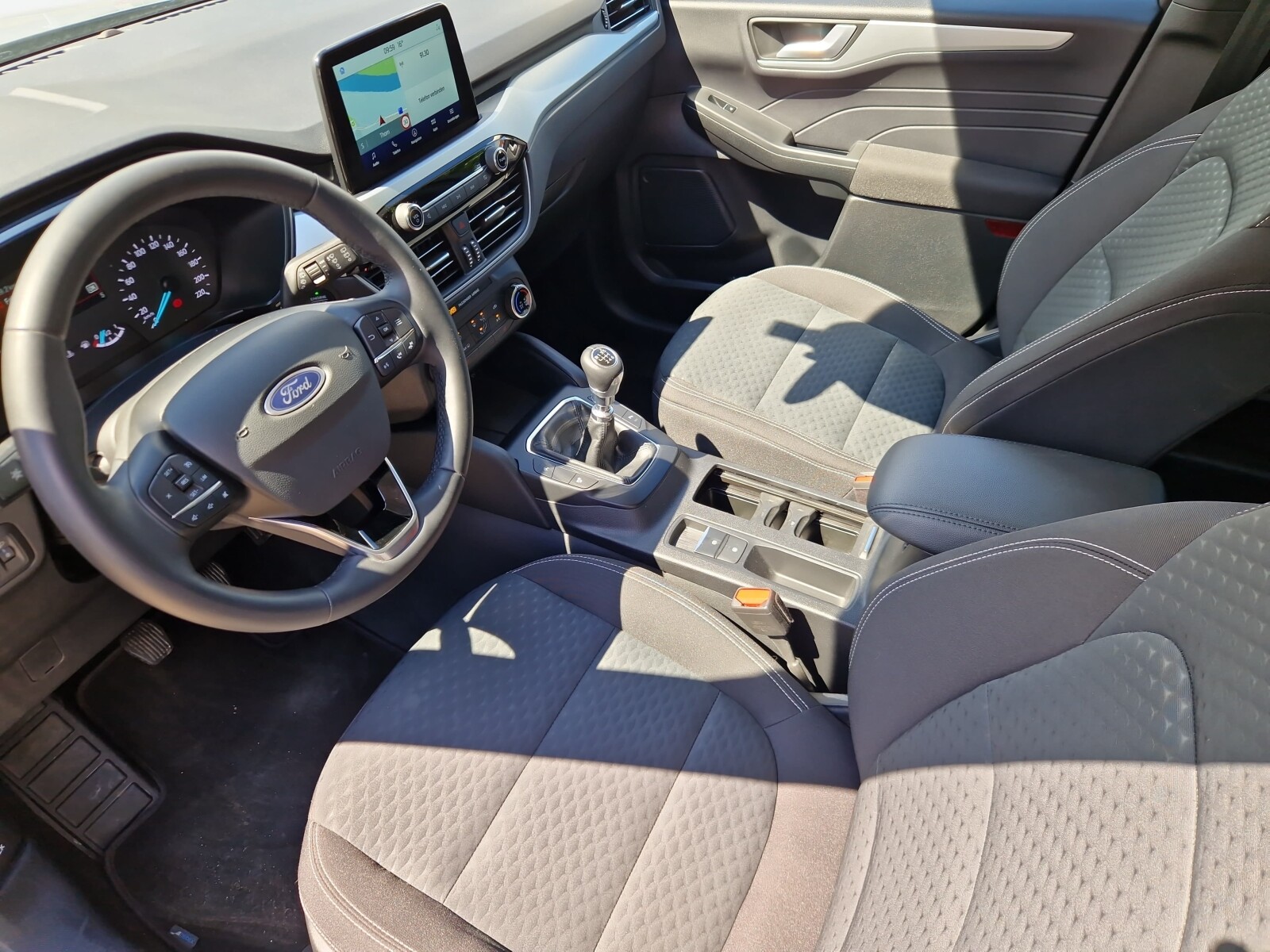 Ford Kuga - zdjęcie 31