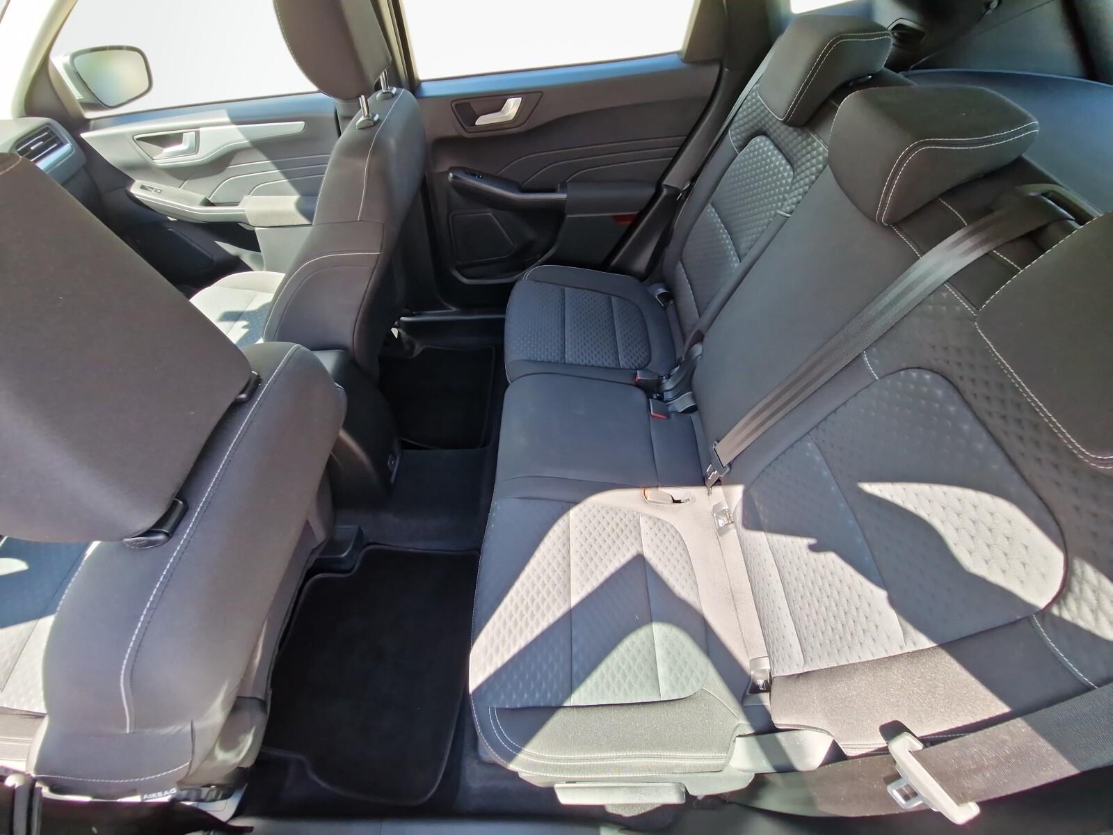Ford Kuga - zdjęcie 18