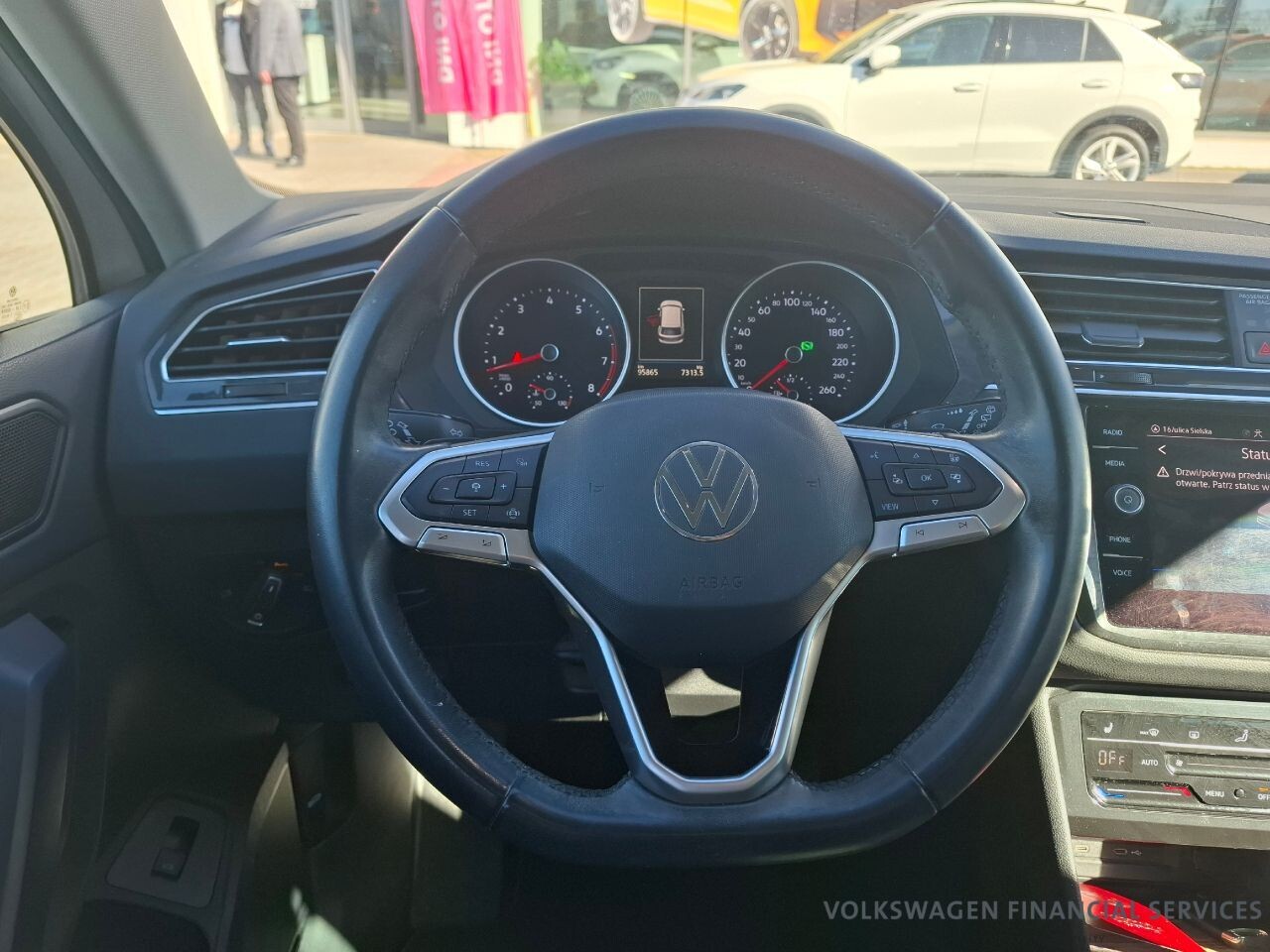 Volkswagen Tiguan - zdjęcie 8