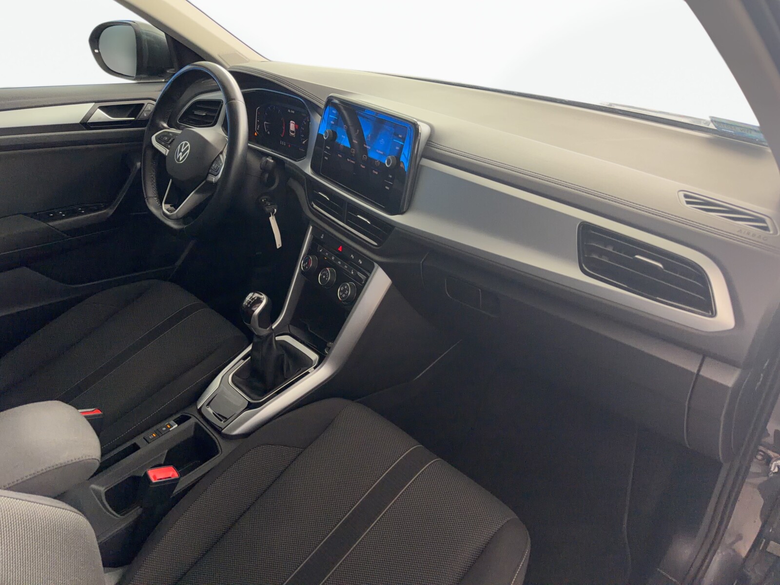Volkswagen T-Roc - zdjęcie 17