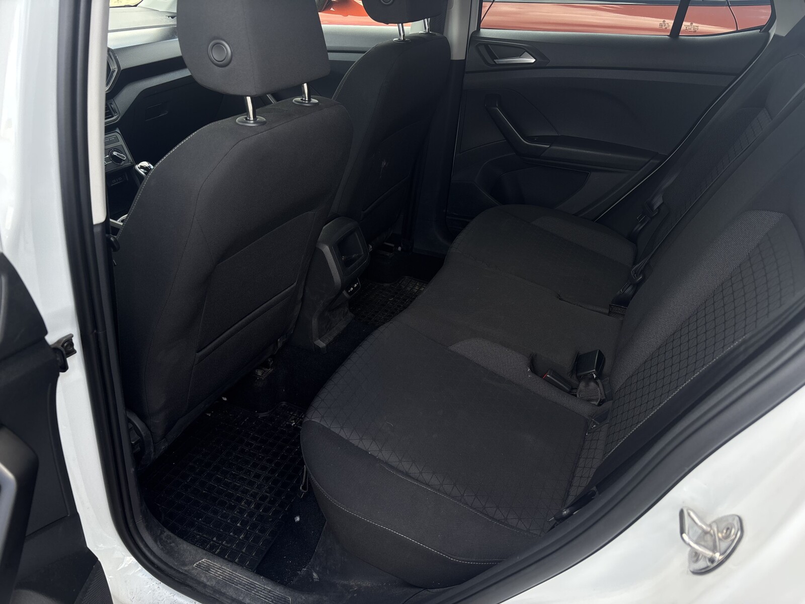 Volkswagen T-Cross - zdjęcie 24
