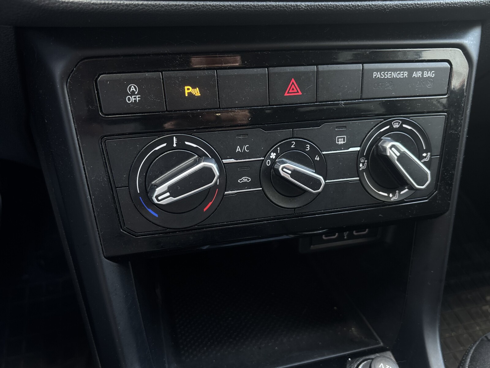Volkswagen T-Cross - zdjęcie 15