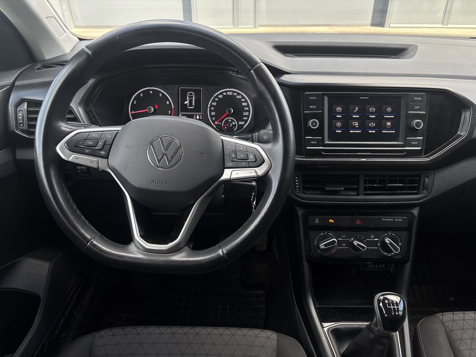 Volkswagen T-Cross - zdjęcie 14