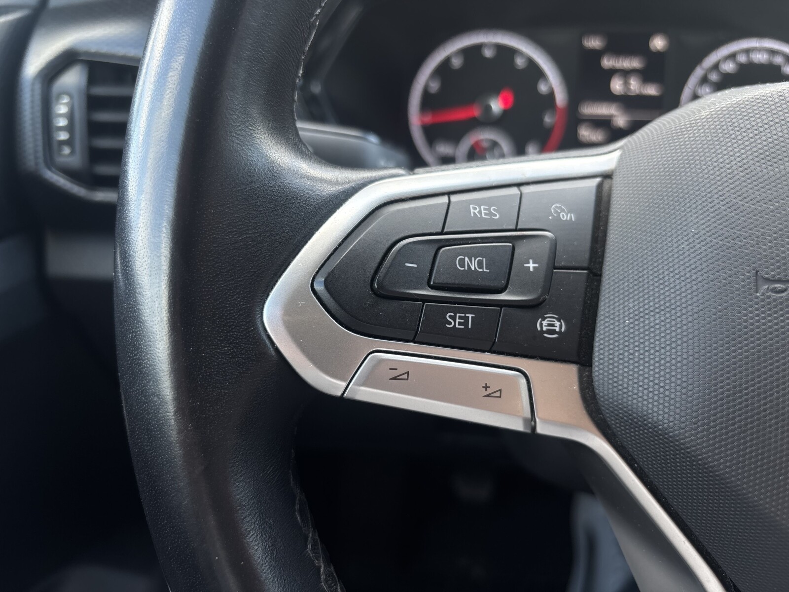 Volkswagen T-Cross - zdjęcie 11