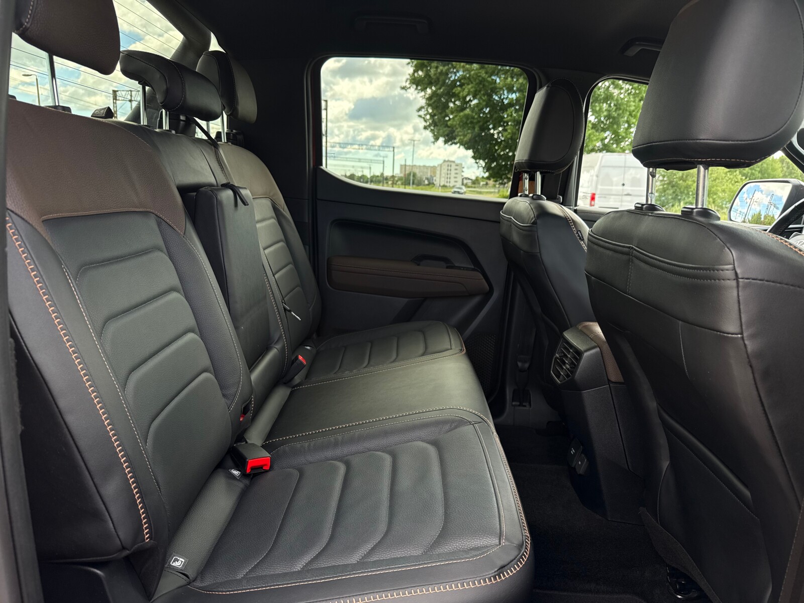 Volkswagen Amarok - zdjęcie 36