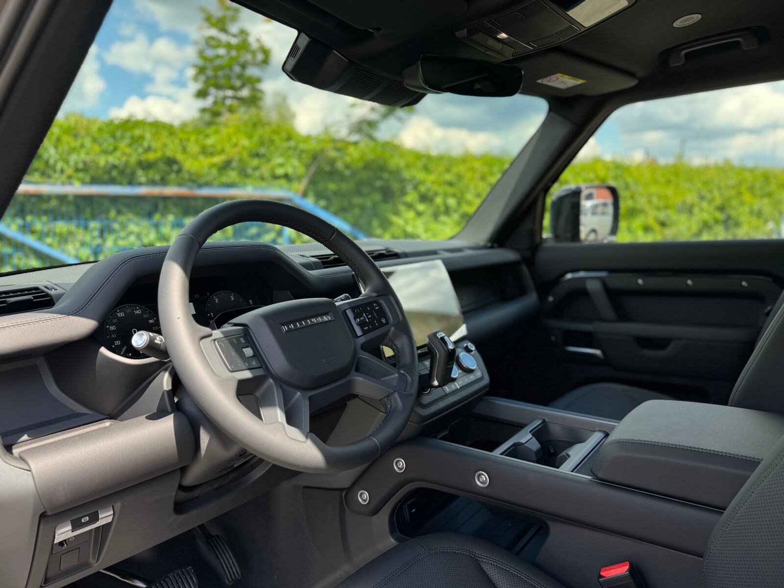 Land Rover Defender 110 - zdjęcie 4
