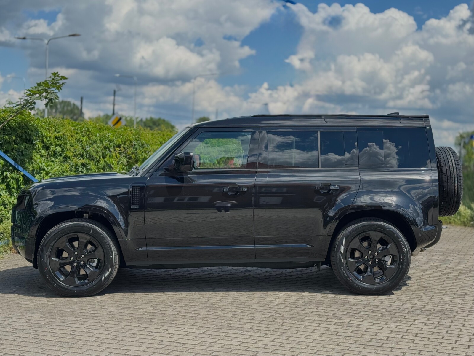Land Rover Defender 110 - zdjęcie 3