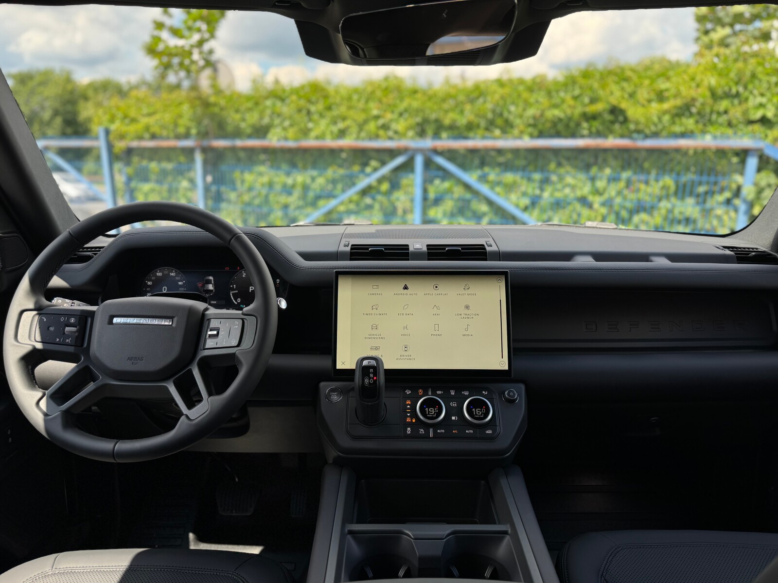 Land Rover Defender 110 - zdjęcie 21
