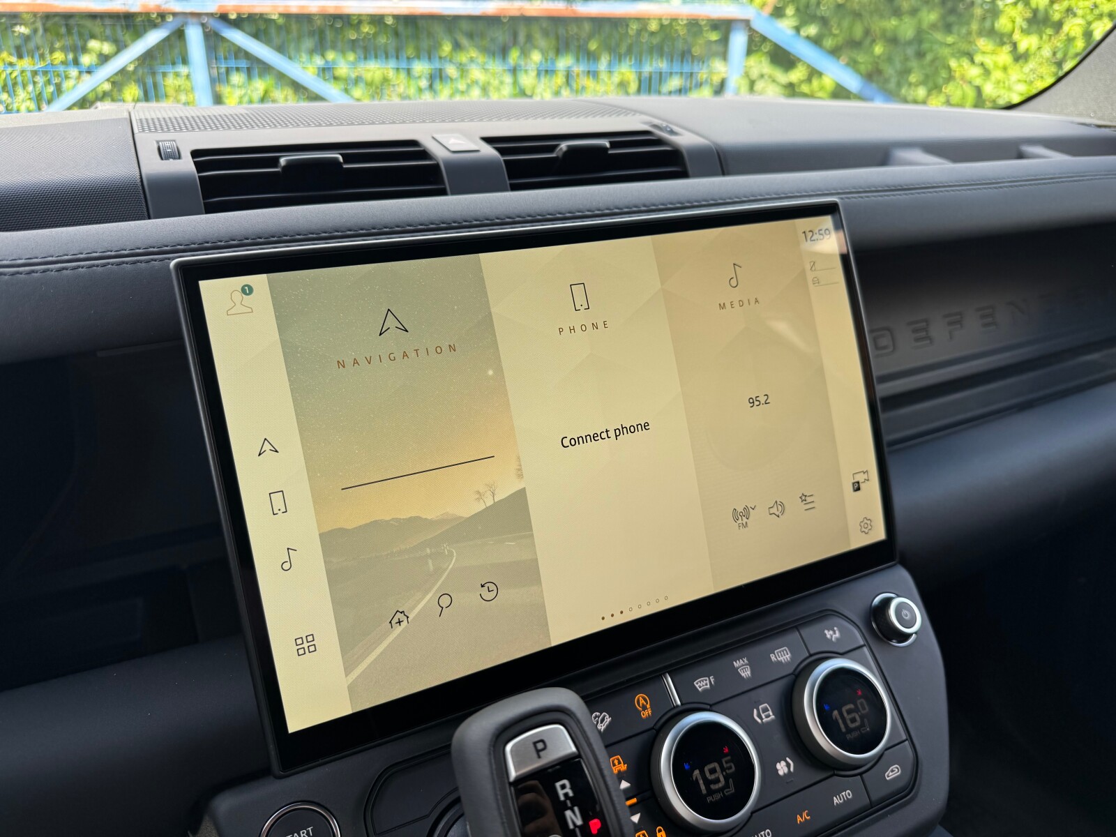 Land Rover Defender 110 - zdjęcie 14