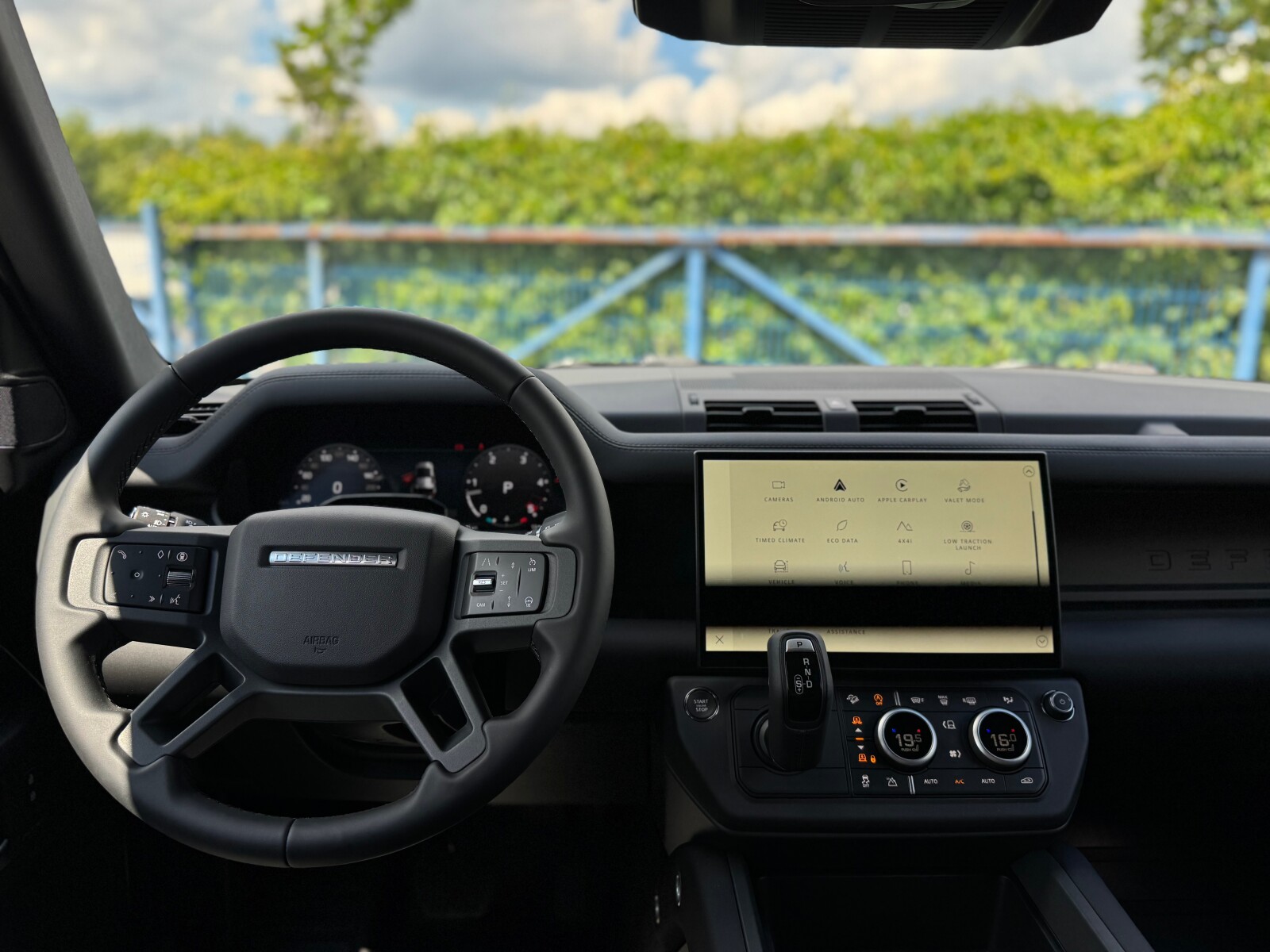 Land Rover Defender 110 - zdjęcie 20
