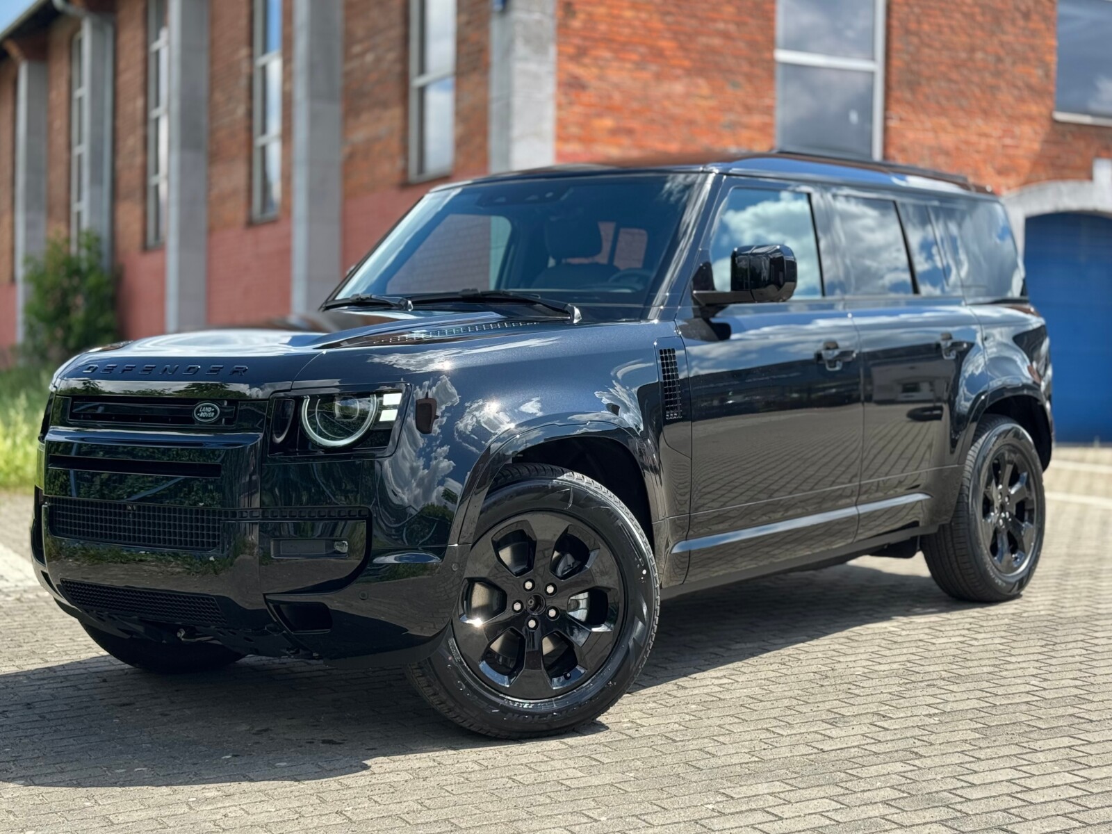 Land Rover Defender 110 - zdjęcie 1