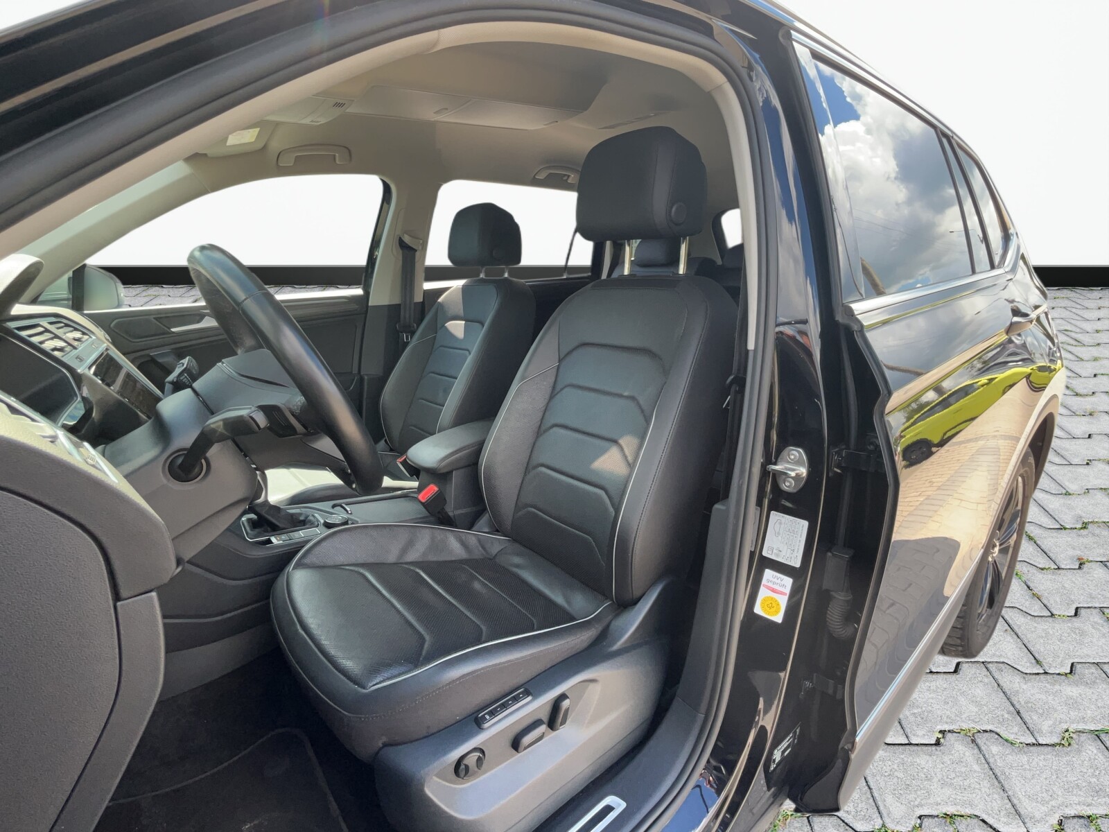 Volkswagen Tiguan Allspace - zdjęcie 17