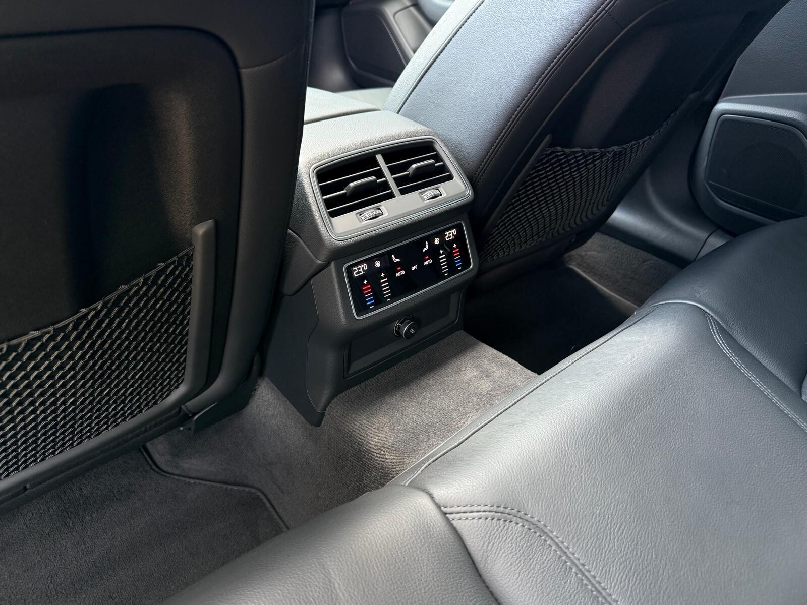 Audi A6 Avant - zdjęcie 16