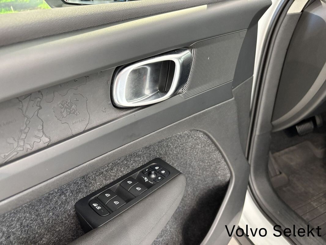 Volvo XC 40 - zdjęcie 17