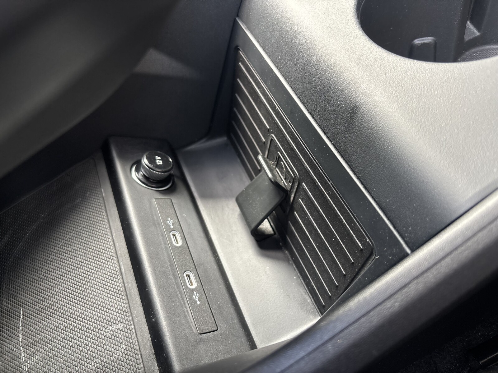 Audi Q4 e-tron - zdjęcie 25
