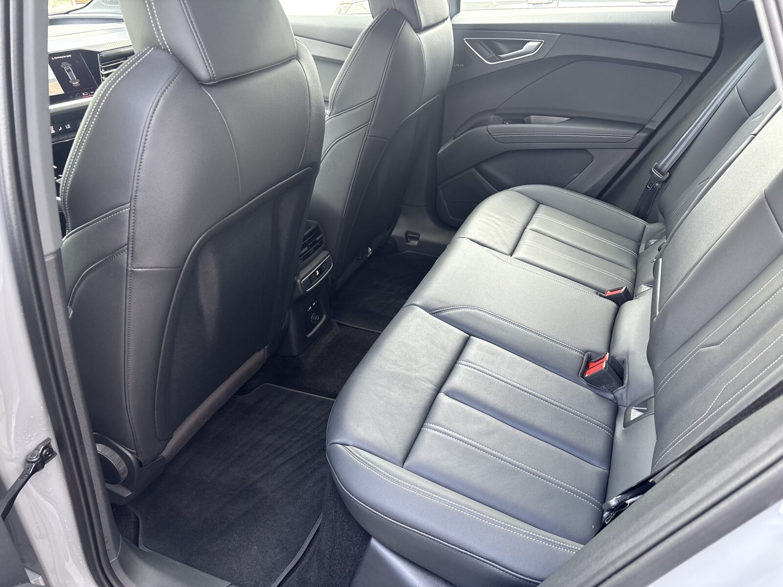 Audi Q4 e-tron - zdjęcie 27