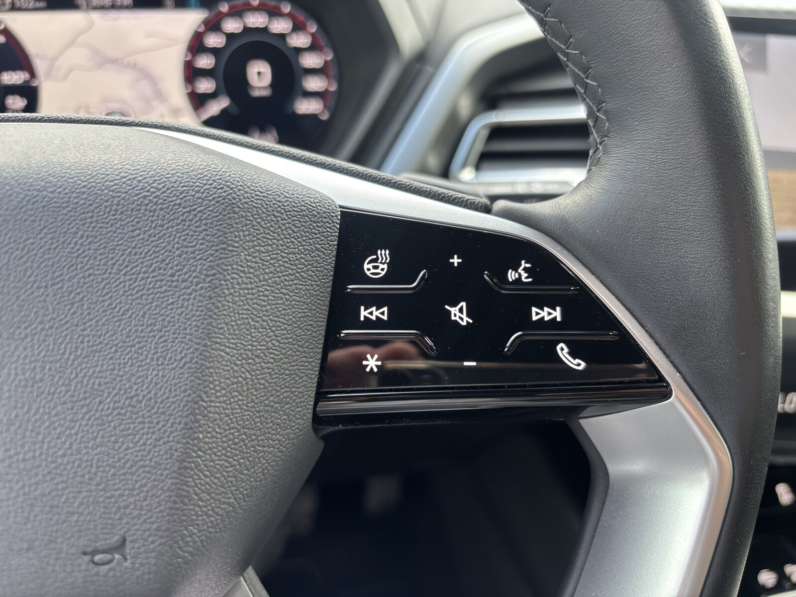 Audi Q4 e-tron - zdjęcie 14