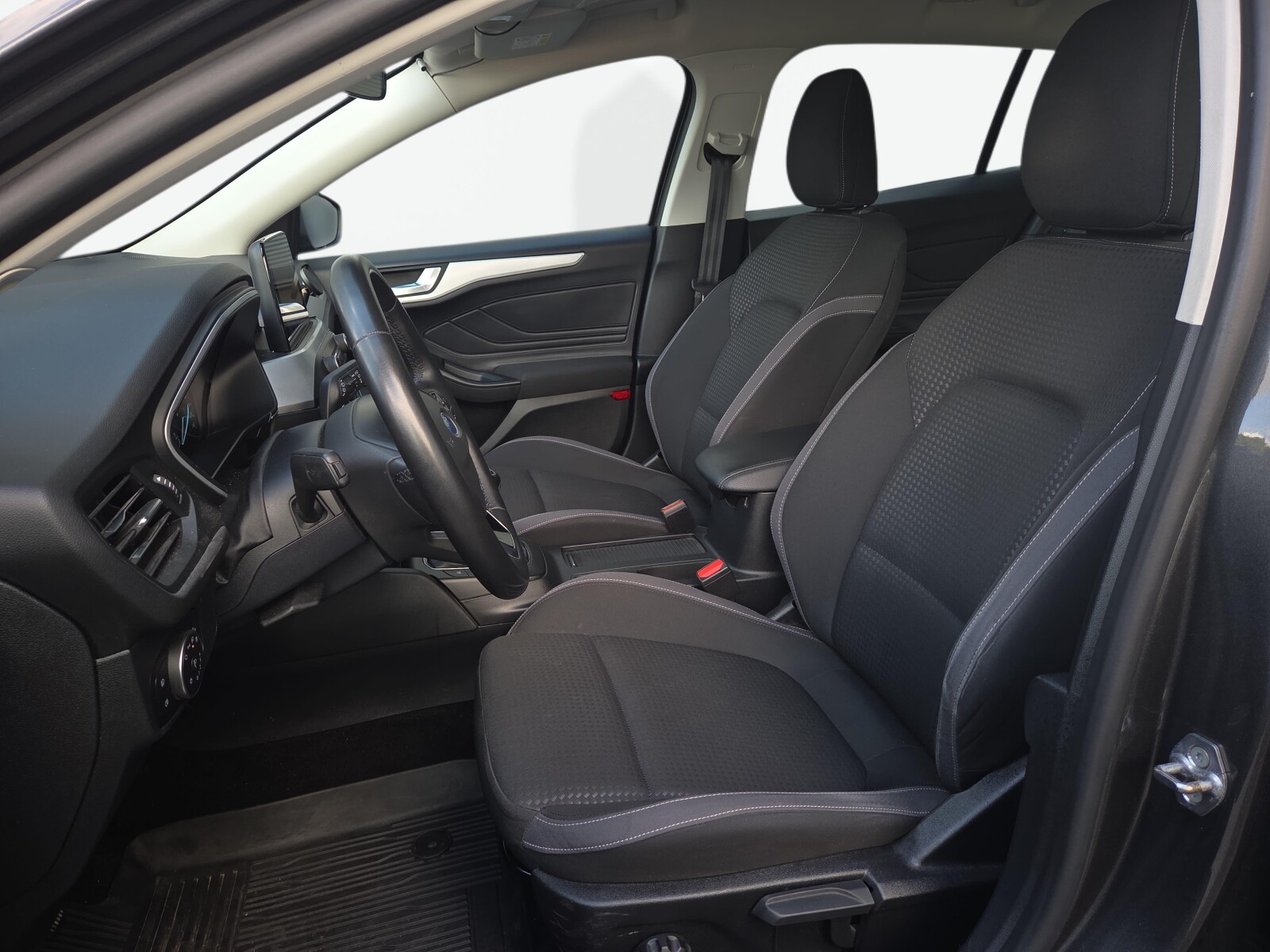 Ford Focus - zdjęcie 11