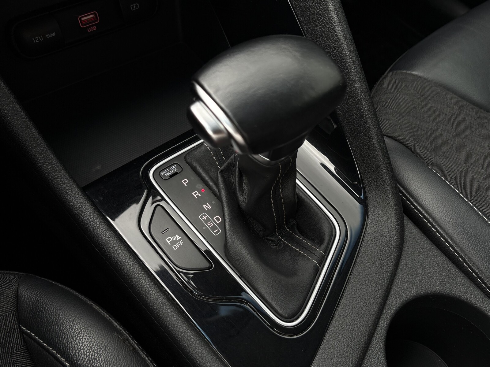 Kia Niro - zdjęcie 24
