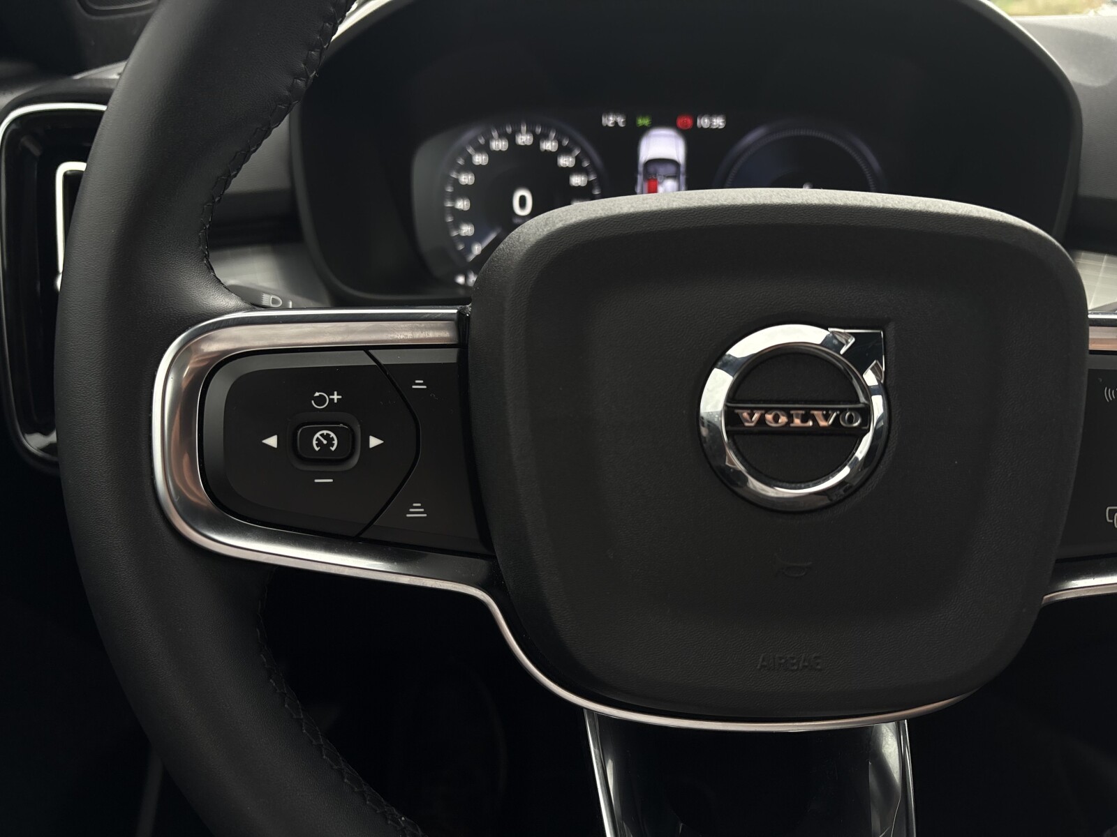 Volvo XC 40 - zdjęcie 15