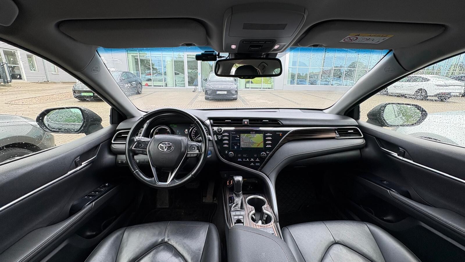 Toyota Camry - zdjęcie 6