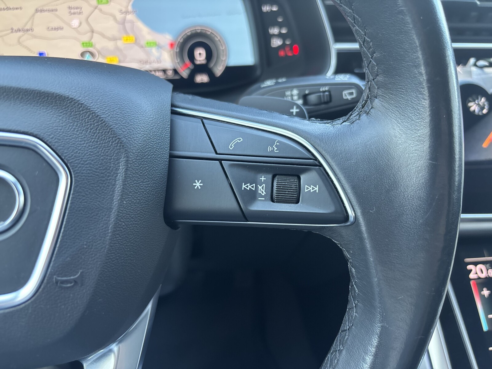 Audi Q7 - zdjęcie 15