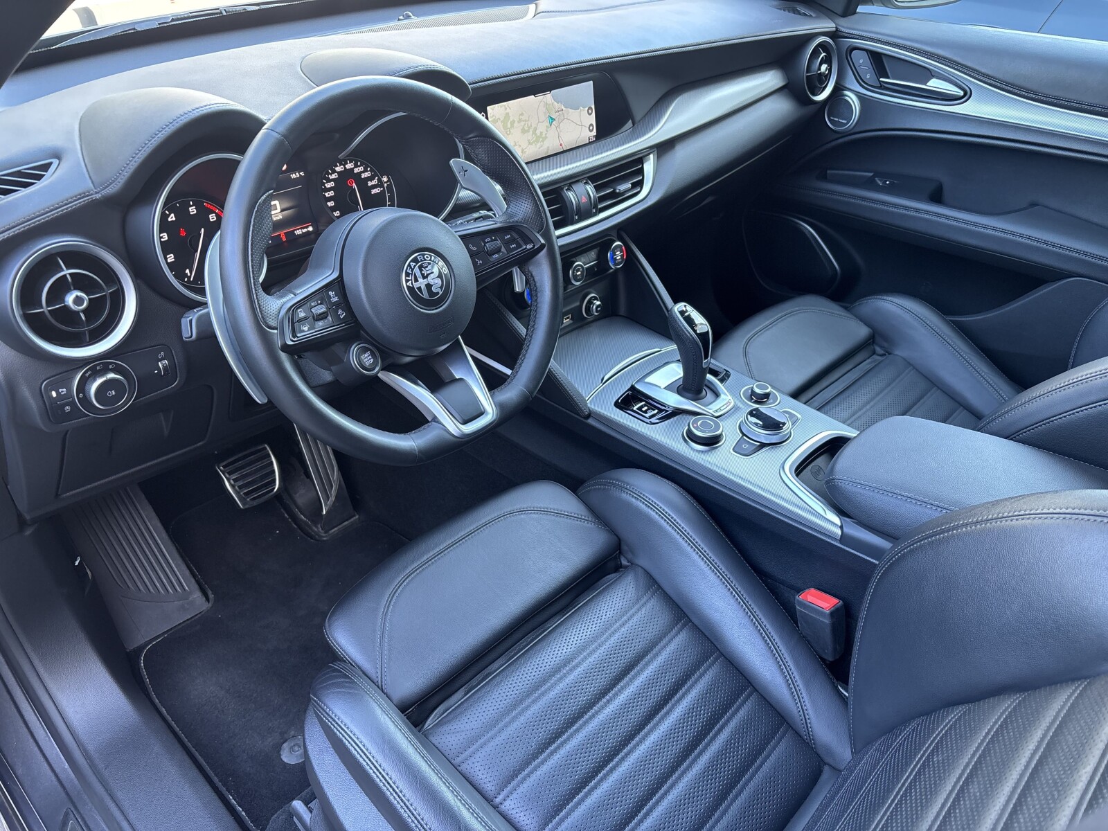 Alfa Romeo Stelvio - zdjęcie 16