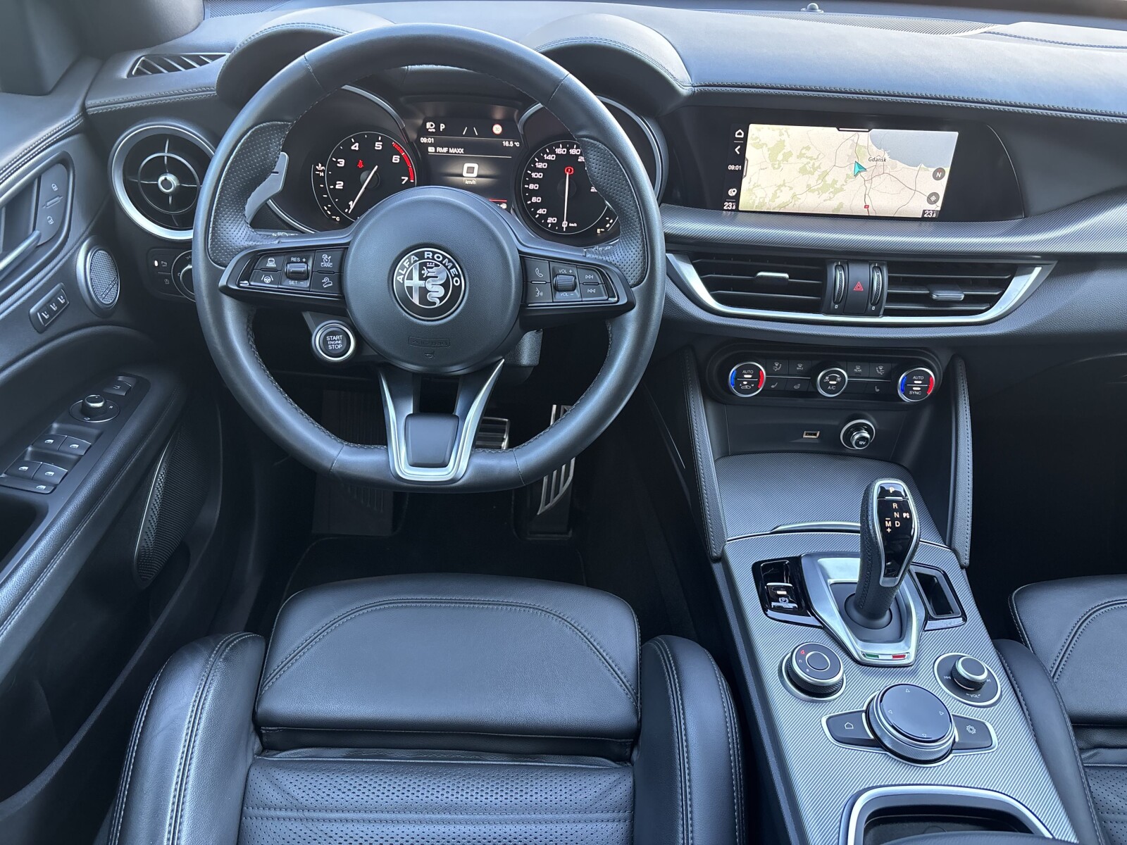 Alfa Romeo Stelvio - zdjęcie 10