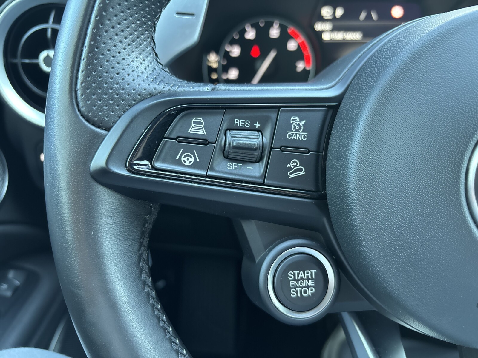 Alfa Romeo Stelvio - zdjęcie 11