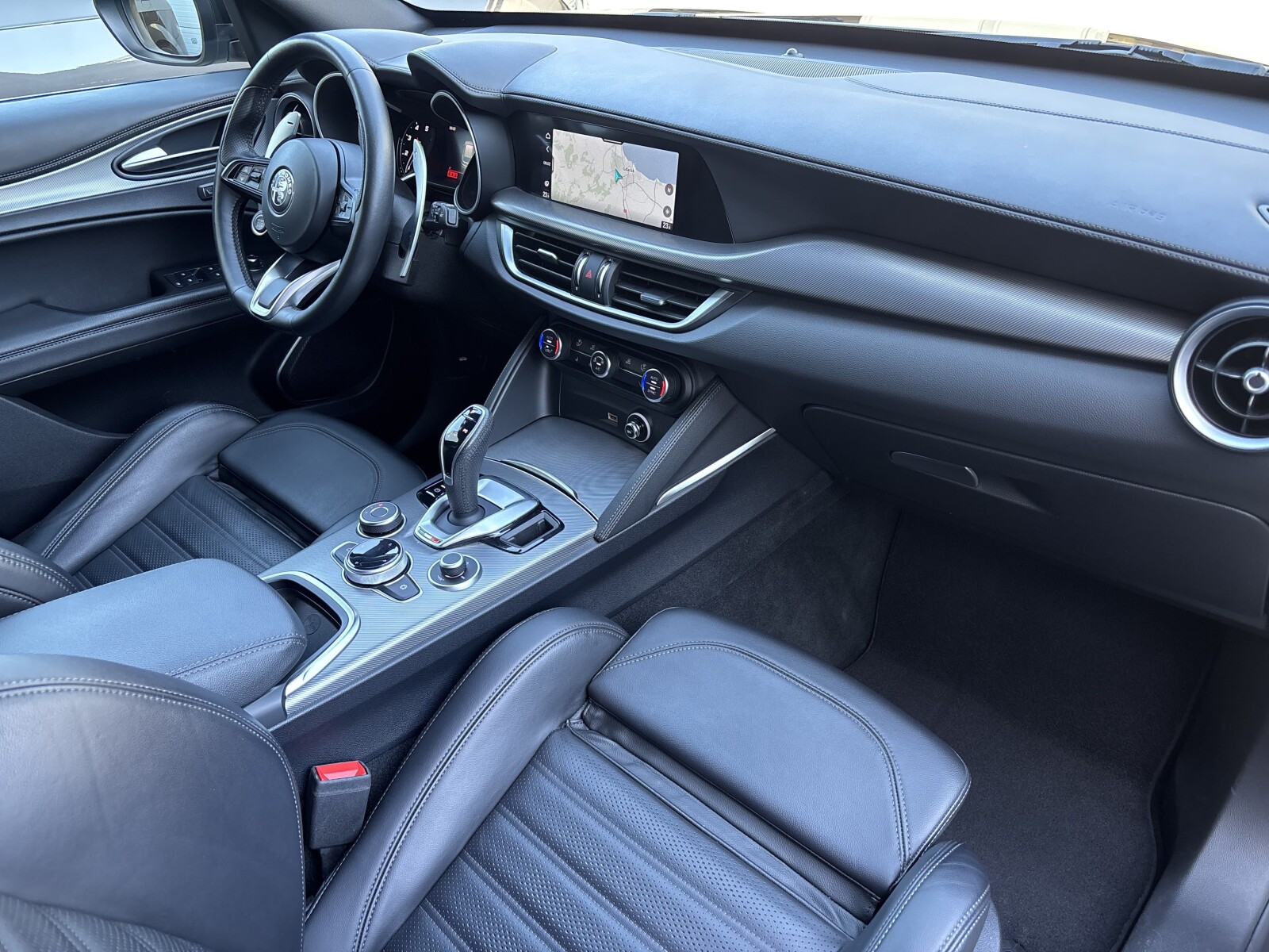 Alfa Romeo Stelvio - zdjęcie 37