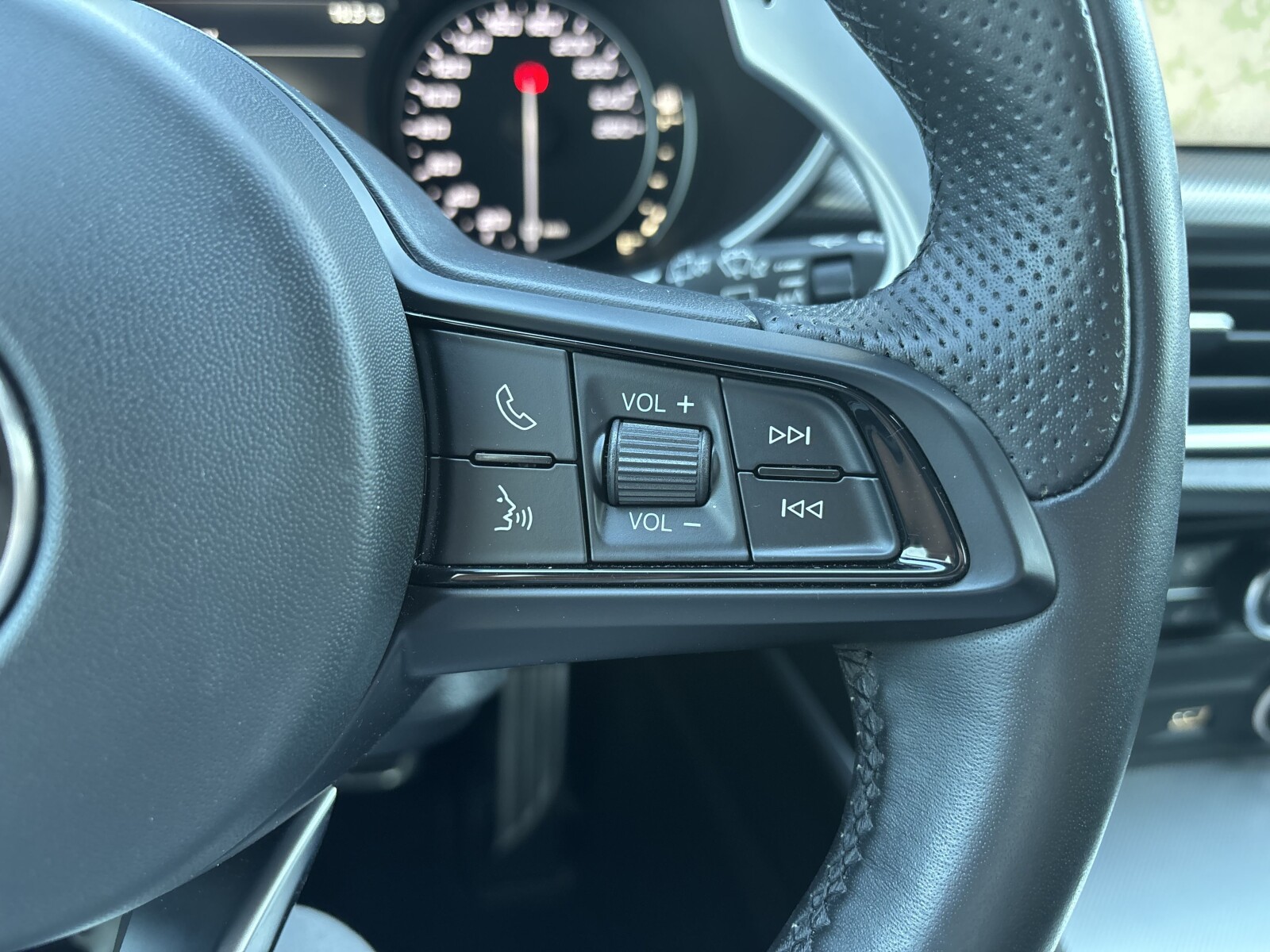 Alfa Romeo Stelvio - zdjęcie 13