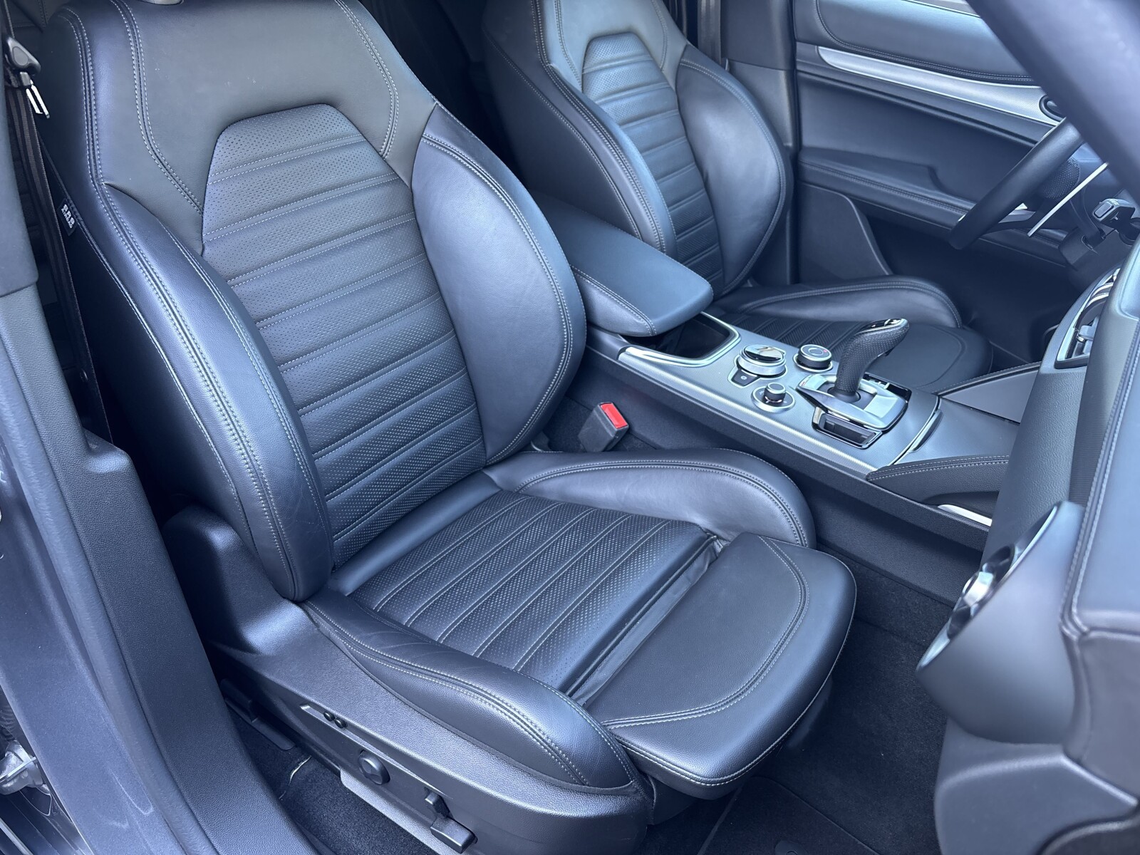 Alfa Romeo Stelvio - zdjęcie 36