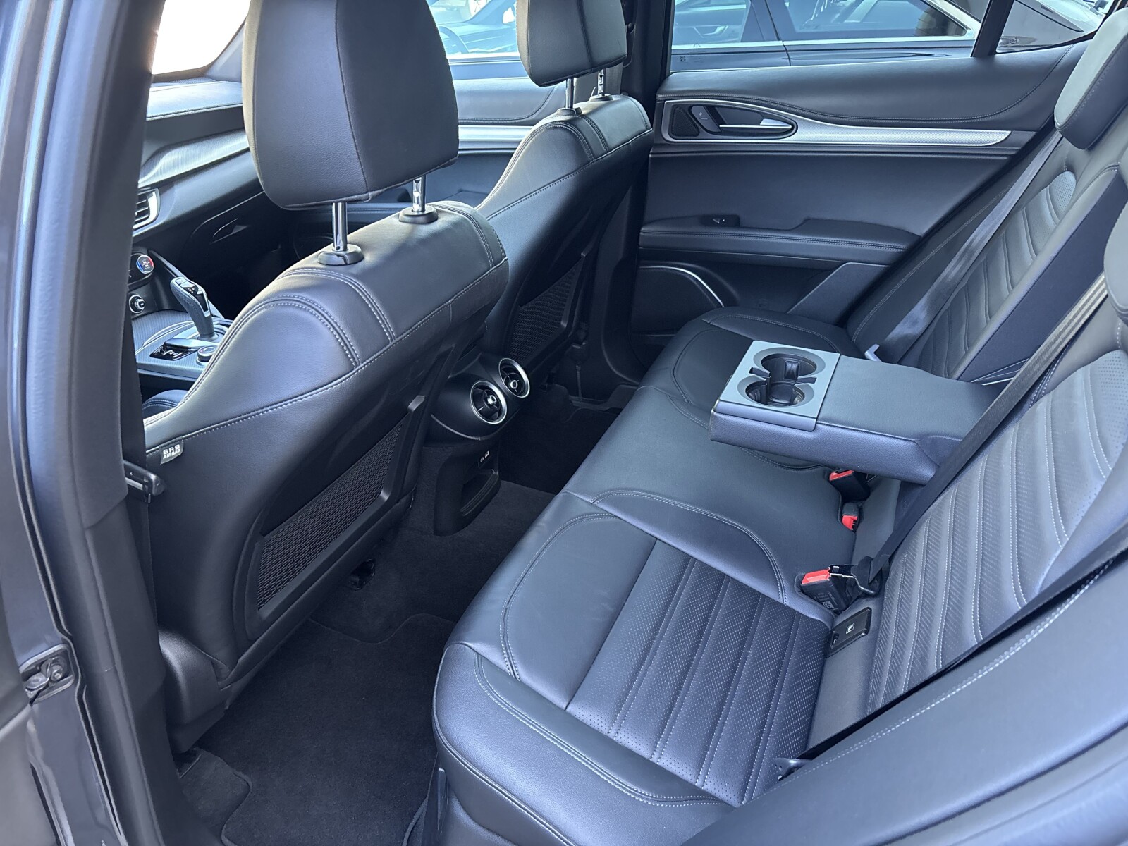 Alfa Romeo Stelvio - zdjęcie 33