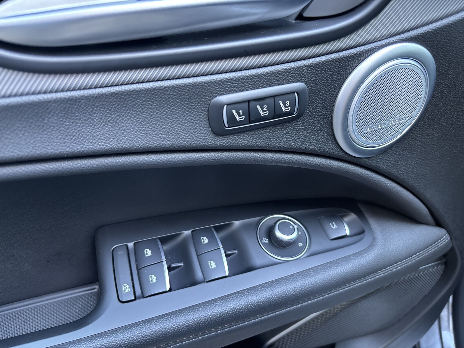 Alfa Romeo Stelvio - zdjęcie 31