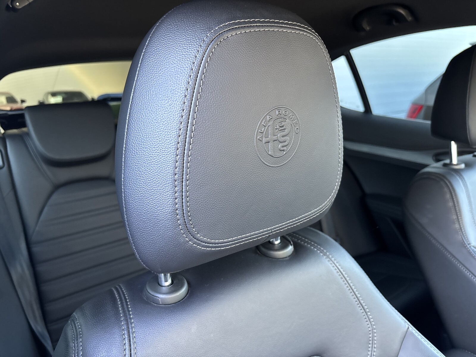 Alfa Romeo Stelvio - zdjęcie 38