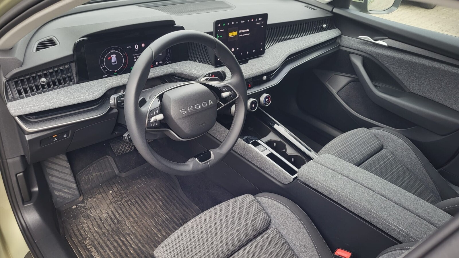 Škoda Superb Combi - zdjęcie 9