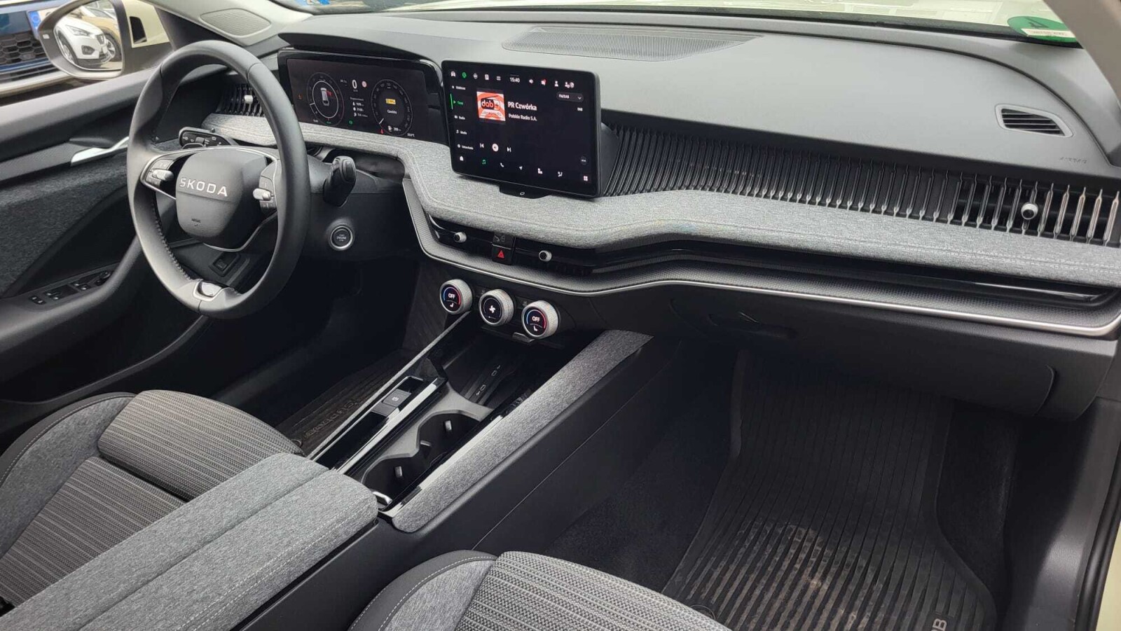 Škoda Superb Combi - zdjęcie 16