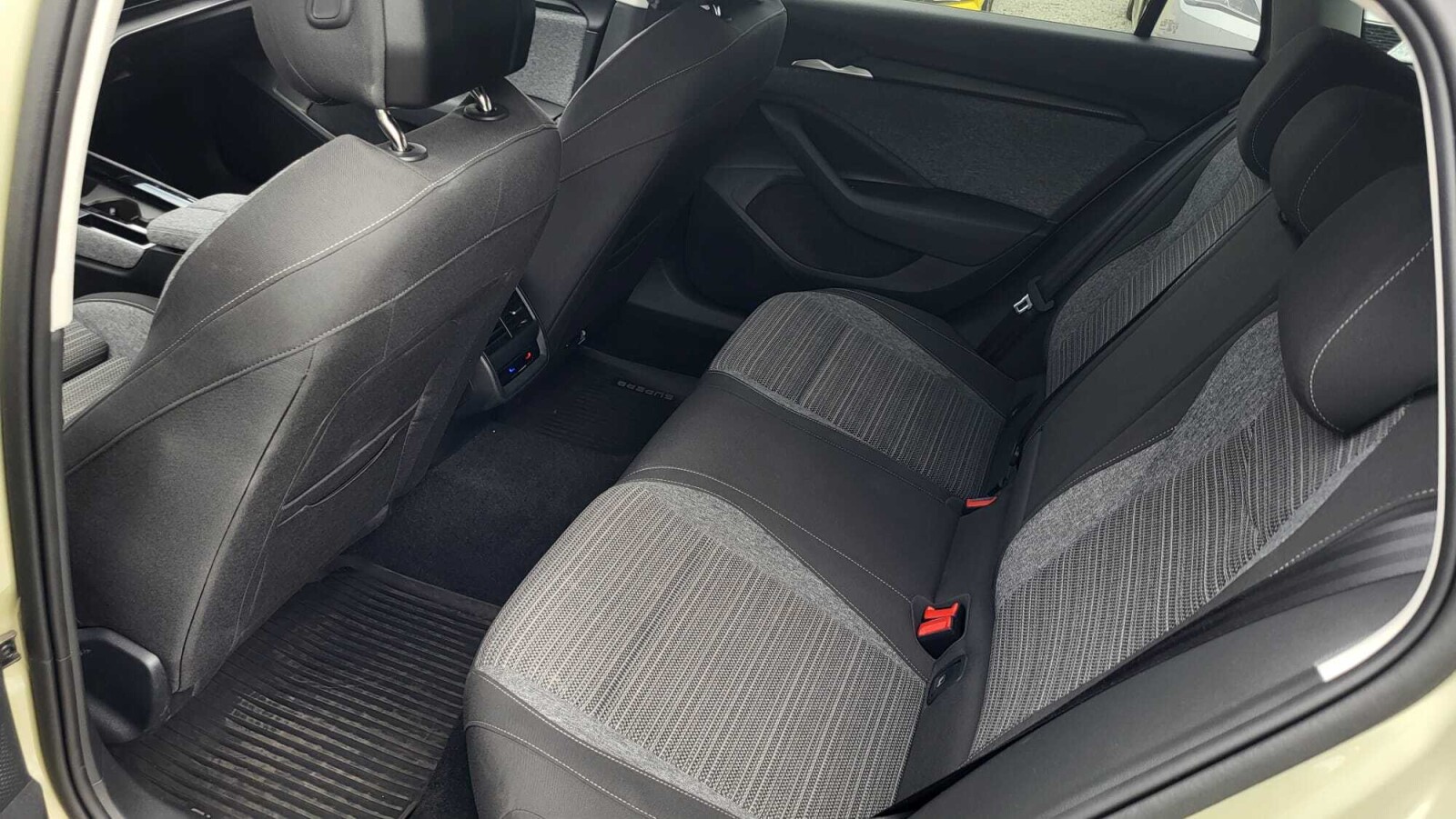 Škoda Superb Combi - zdjęcie 12