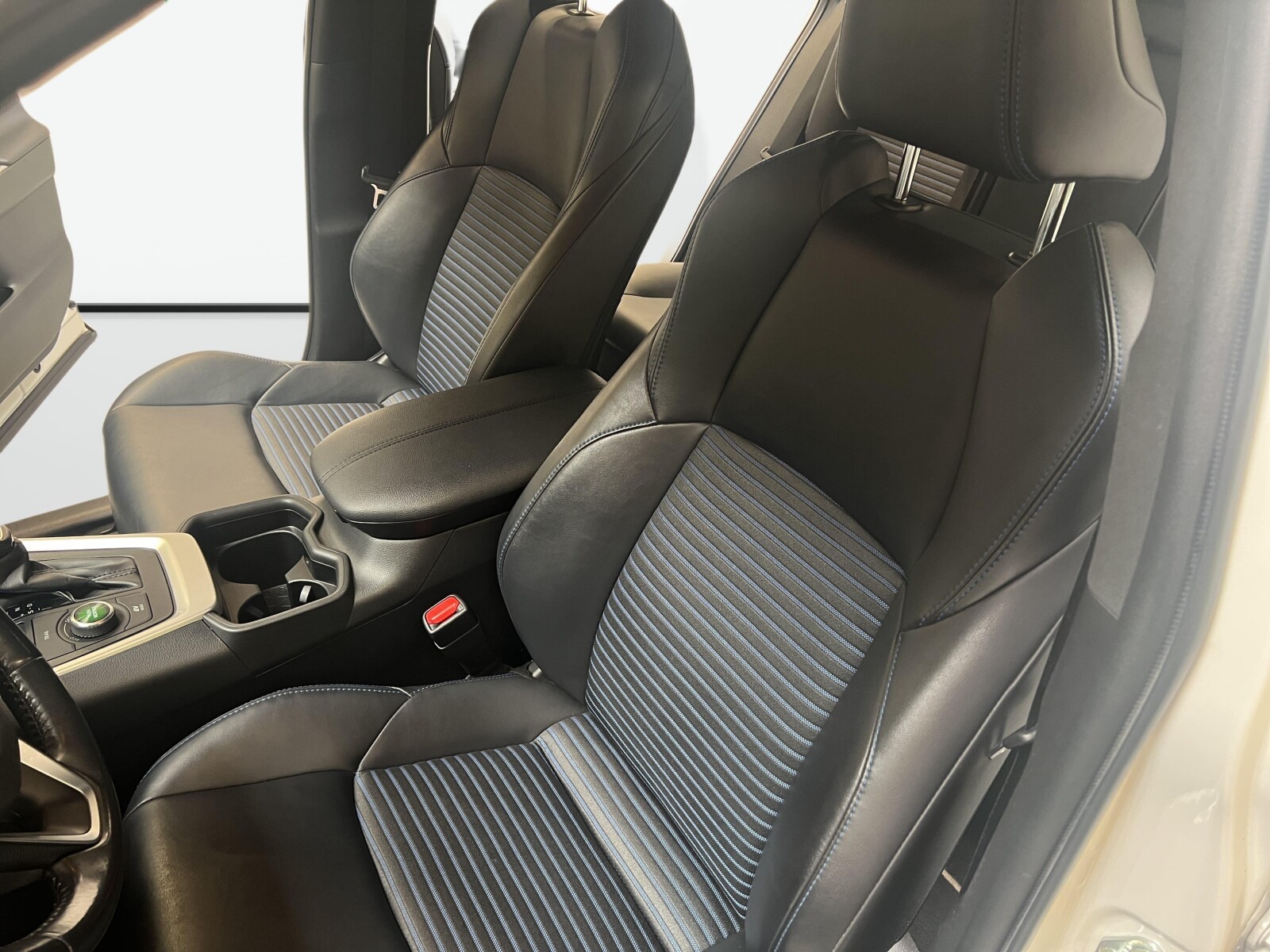 Toyota RAV 4 - zdjęcie 15