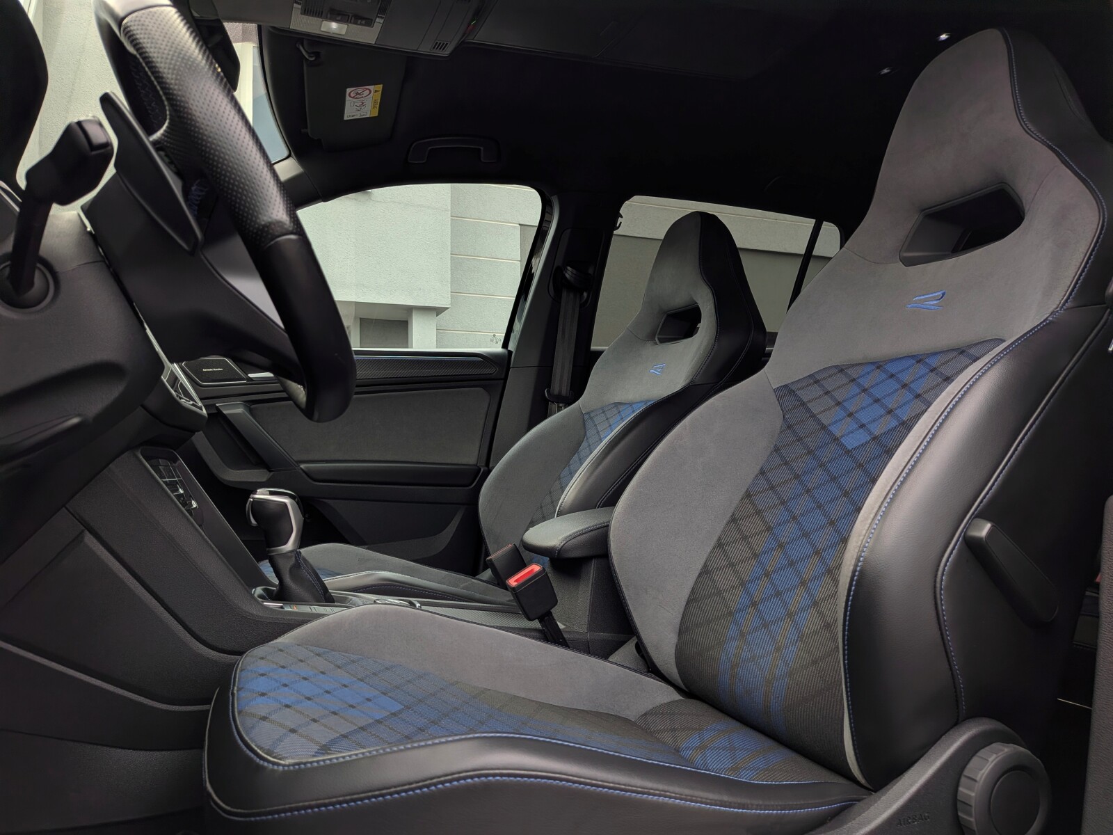 Volkswagen Tiguan - zdjęcie 9