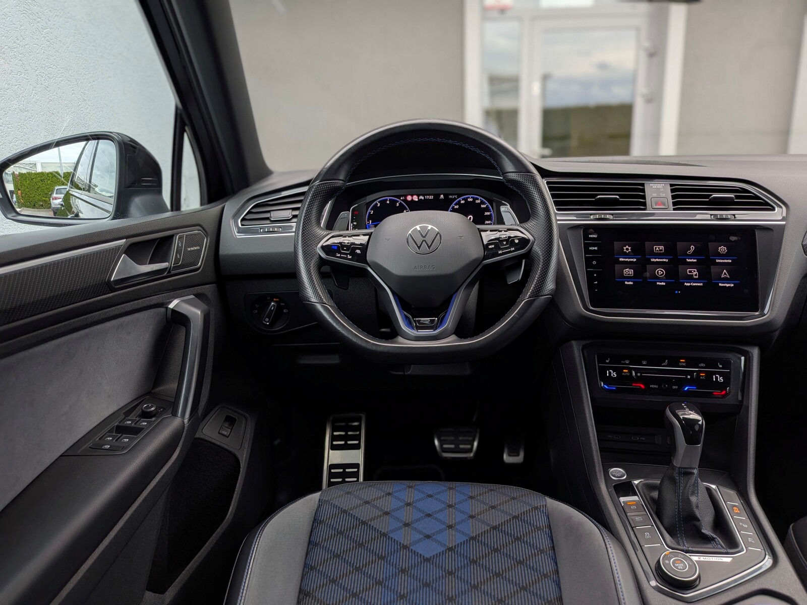 Volkswagen Tiguan - zdjęcie 18