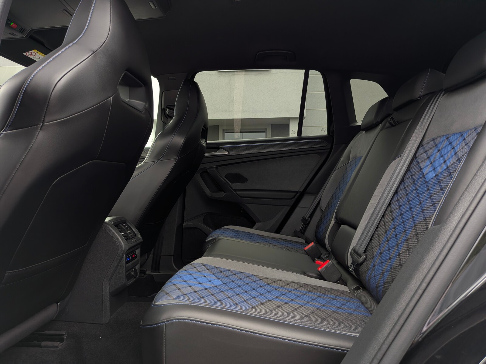 Volkswagen Tiguan - zdjęcie 11