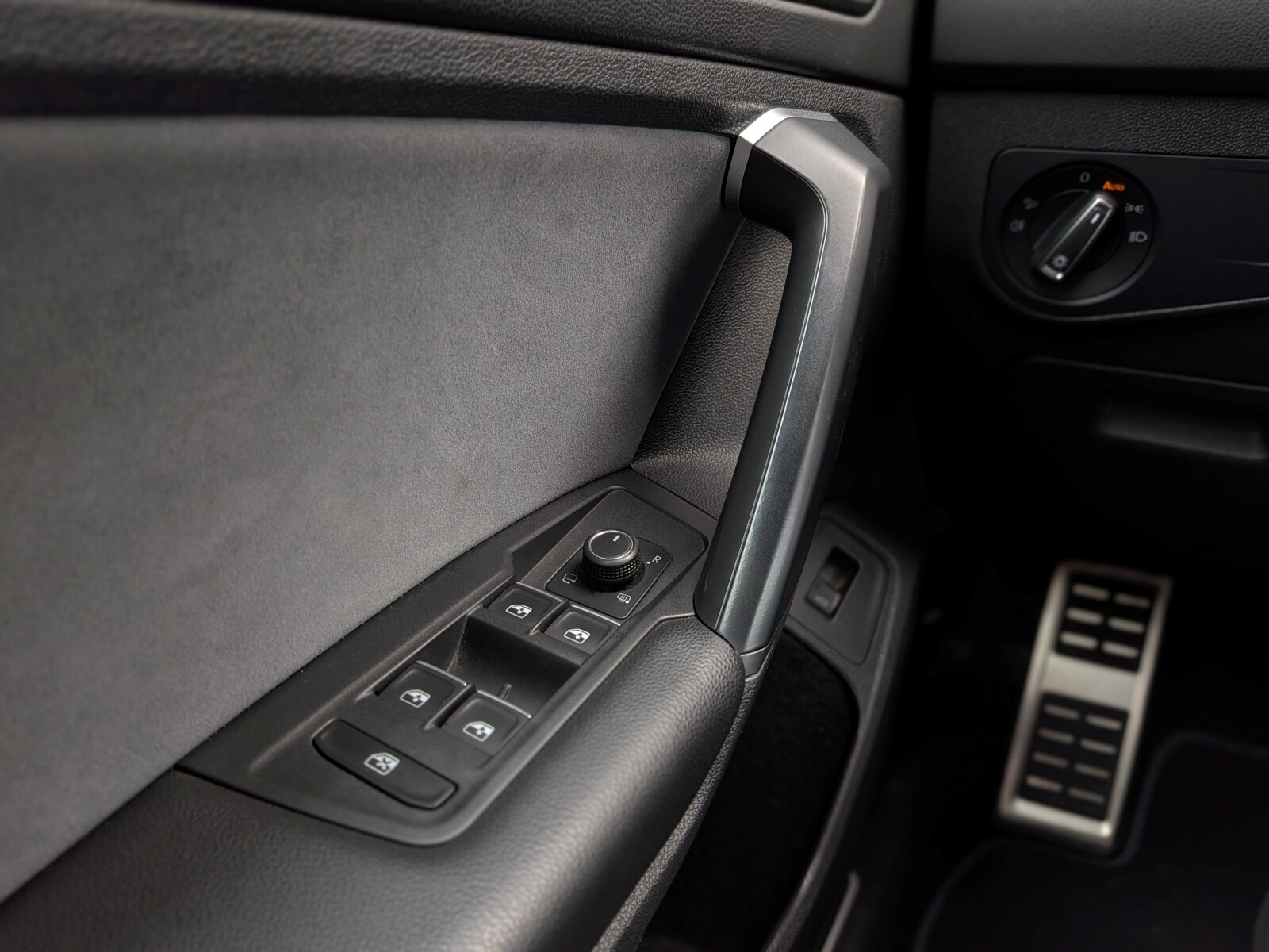 Volkswagen Tiguan - zdjęcie 35