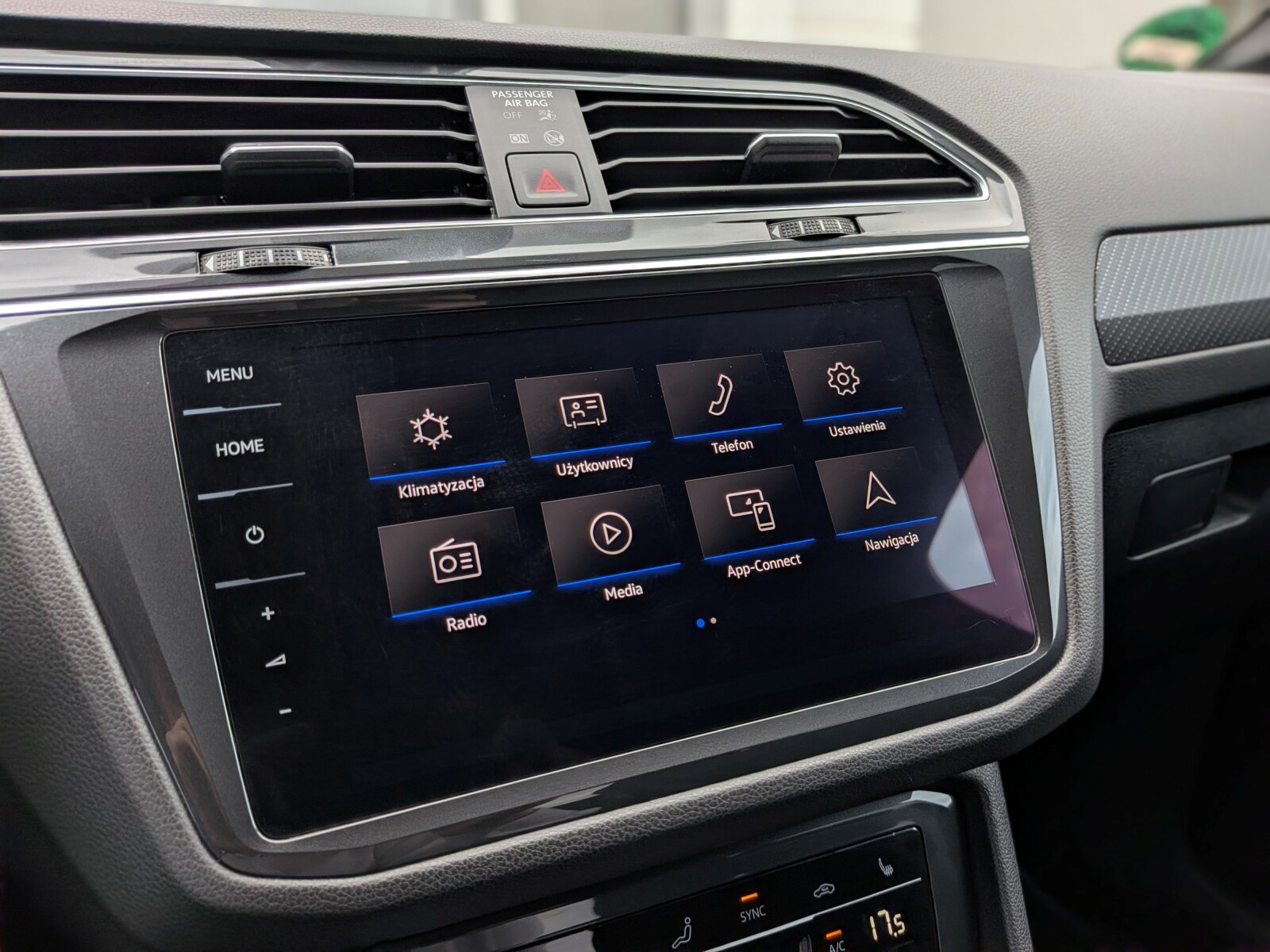 Volkswagen Tiguan - zdjęcie 25