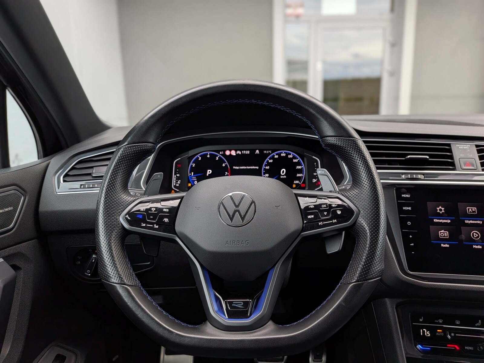 Volkswagen Tiguan - zdjęcie 19